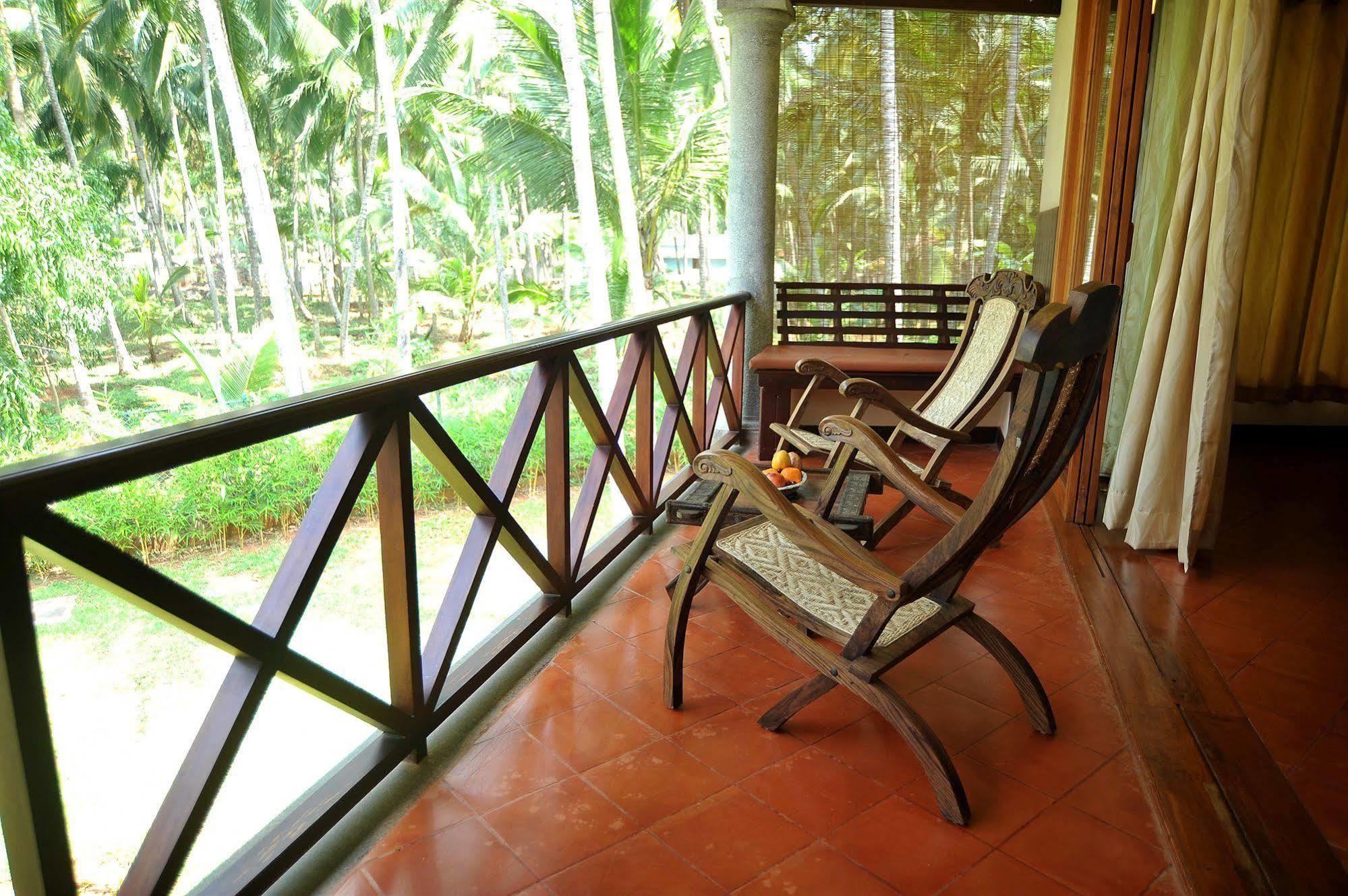 Ananda Lakshmi Ayurveda Retreat Hotel Chowara Exterior photo